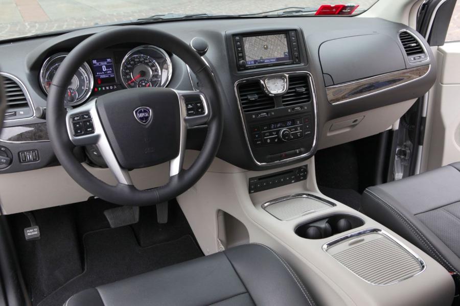  Lancia Voyager 2011 года  (фото 63 из 66)
